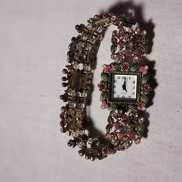 Vintage Avon Flower Rhinestones Stretch Band Women's Watch Unique Floral - Picture 4 of 10